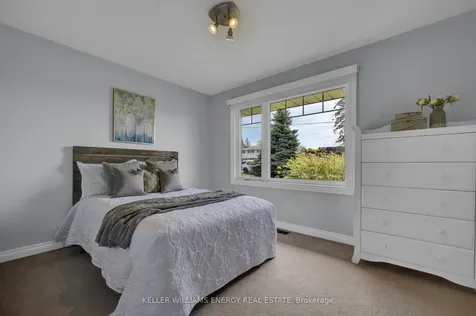 858 Swiss Heights Oshawa ON L1K 2A9