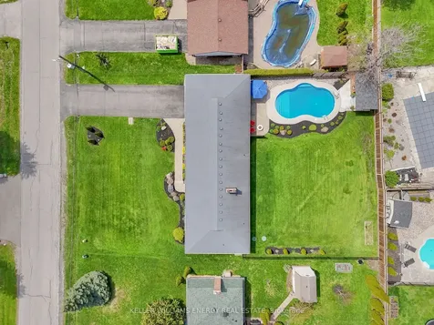 858 Swiss Heights Oshawa ON L1K 2A9