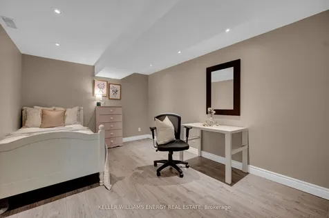 858 Swiss Heights Oshawa ON L1K 2A9
