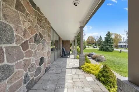 858 Swiss Heights Oshawa ON L1K 2A9