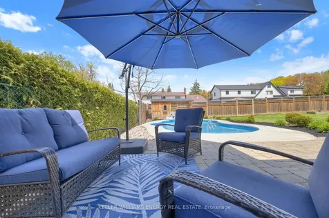 858 Swiss Heights Oshawa ON L1K 2A9