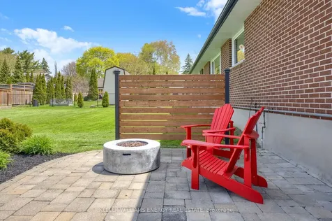 858 Swiss Heights Oshawa ON L1K 2A9