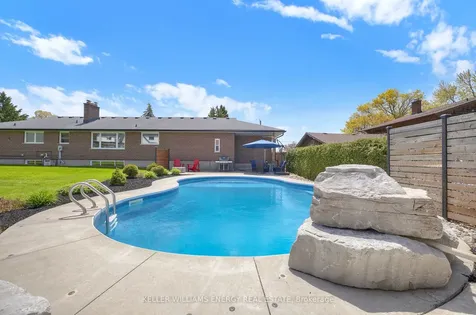 858 Swiss Heights Oshawa ON L1K 2A9