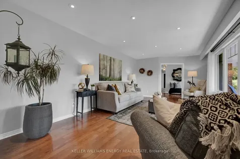 858 Swiss Heights Oshawa ON L1K 2A9
