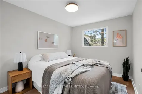 664 Breezy Drive Pickering ON L1W 2X3