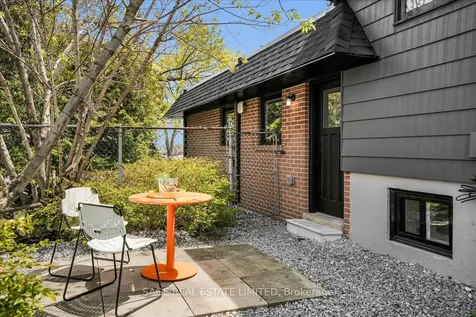 664 Breezy Drive Pickering ON L1W 2X3
