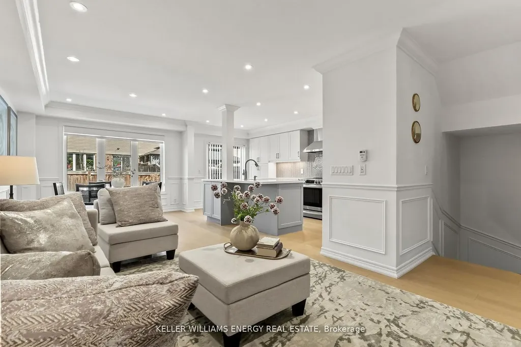 33 Tabaret Crescent Oshawa ON L1L 0G5