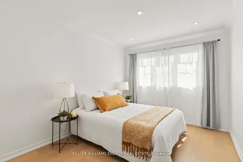 33 Tabaret Crescent Oshawa ON L1L 0G5