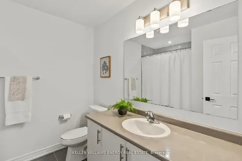 33 Tabaret Crescent Oshawa ON L1L 0G5