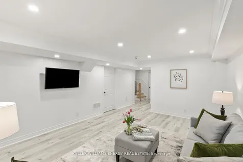 33 Tabaret Crescent Oshawa ON L1L 0G5
