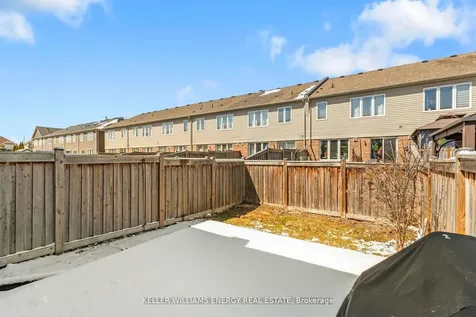 33 Tabaret Crescent Oshawa ON L1L 0G5
