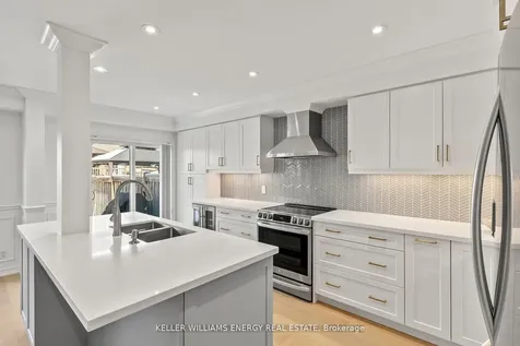 33 Tabaret Crescent Oshawa ON L1L 0G5