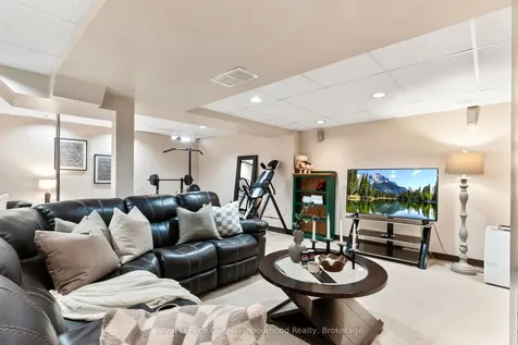 61 Fry Crescent Clarington ON L1C 4Y3