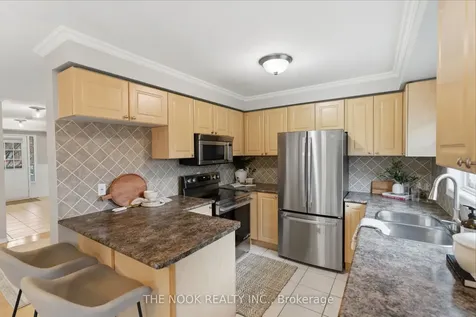 1651 Woodgate Trail Oshawa ON L1G 8B5