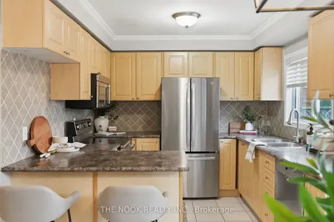 1651 Woodgate Trail Oshawa ON L1G 8B5