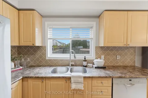 1651 Woodgate Trail Oshawa ON L1G 8B5