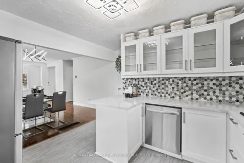 428 Dean Avenue Oshawa ON L1H 3E2