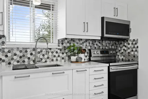 428 Dean Avenue Oshawa ON L1H 3E2
