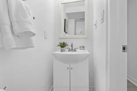 428 Dean Avenue Oshawa ON L1H 3E2