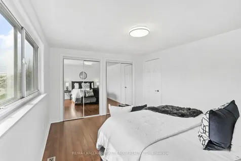 428 Dean Avenue Oshawa ON L1H 3E2