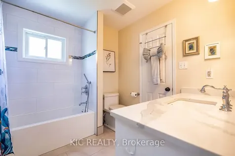 141 Waller Street Whitby ON L1R 2K7