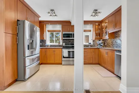 15 Alvinston Road Toronto ON M1L 2J8