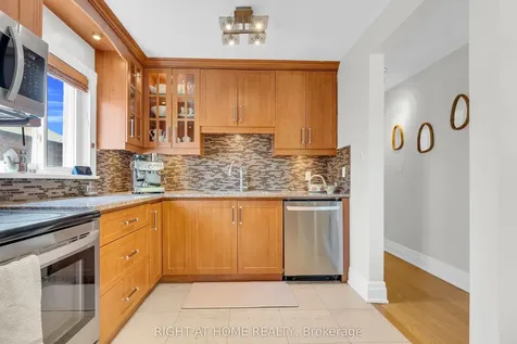 15 Alvinston Road Toronto ON M1L 2J8