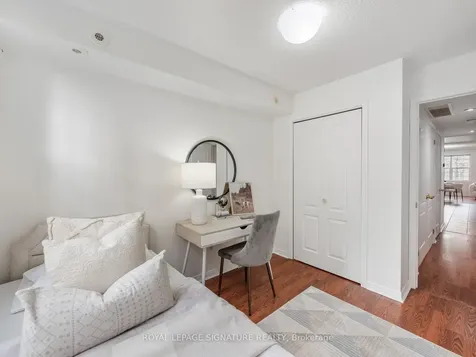 45 Strangford Lane Toronto ON M1L 0E5