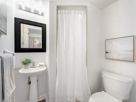 45 Strangford Lane Toronto ON M1L 0E5