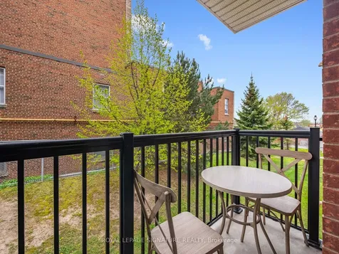 45 Strangford Lane Toronto ON M1L 0E5