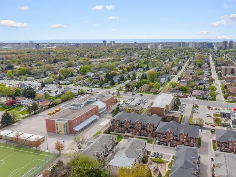 45 Strangford Lane Toronto ON M1L 0E5