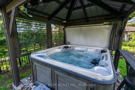 17 Lovers Lane Clarington ON L1C 1X2