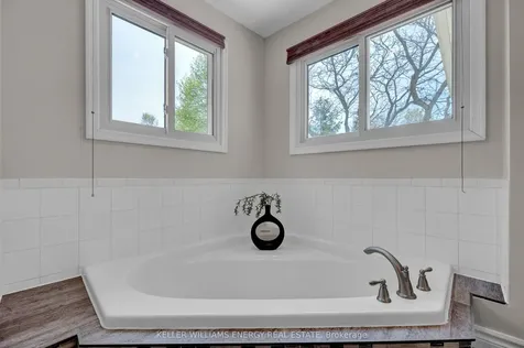 6 Mcauliffe Street Clarington ON L1B 1K4