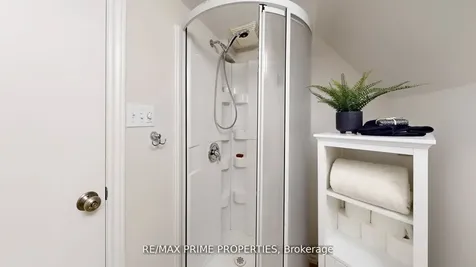 17 Tardree Place Toronto ON M1R 3X2