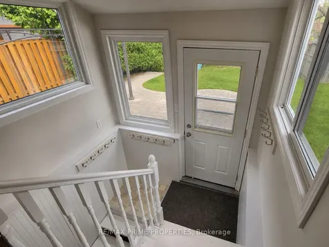 17 Tardree Place Toronto ON M1R 3X2