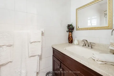 124 Nortonville Drive Toronto ON M1G 2T8