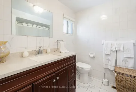 124 Nortonville Drive Toronto ON M1G 2T8