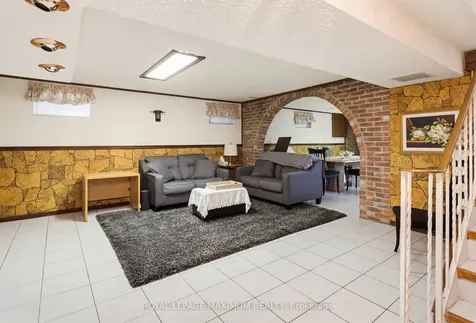 124 Nortonville Drive Toronto ON M1G 2T8