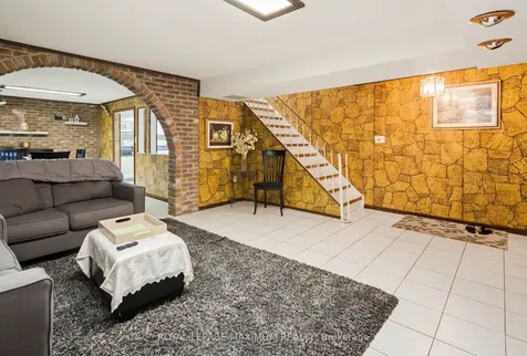124 Nortonville Drive Toronto ON M1G 2T8