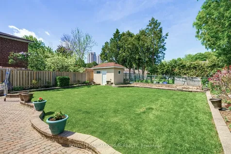 124 Nortonville Drive Toronto ON M1G 2T8