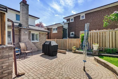 124 Nortonville Drive Toronto ON M1G 2T8