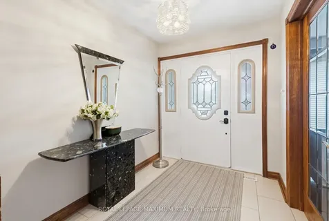 124 Nortonville Drive Toronto ON M1G 2T8
