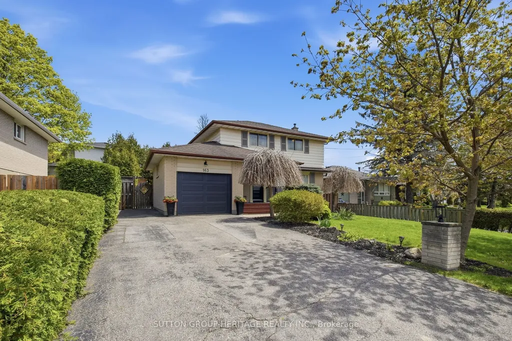 163 Keewatin Street S Oshawa ON L1H 6Z4