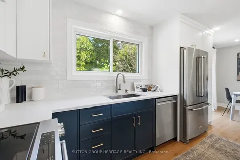 163 Keewatin Street S Oshawa ON L1H 6Z4
