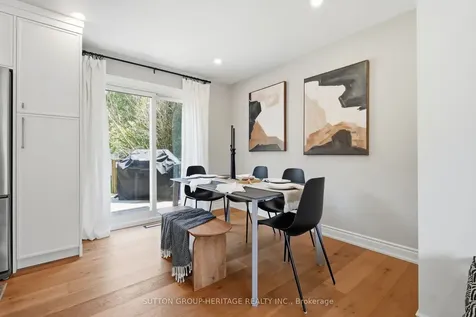 163 Keewatin Street S Oshawa ON L1H 6Z4