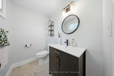 163 Keewatin Street S Oshawa ON L1H 6Z4