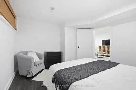 163 Keewatin Street S Oshawa ON L1H 6Z4
