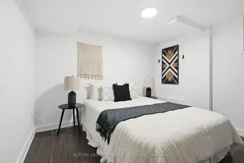 163 Keewatin Street S Oshawa ON L1H 6Z4