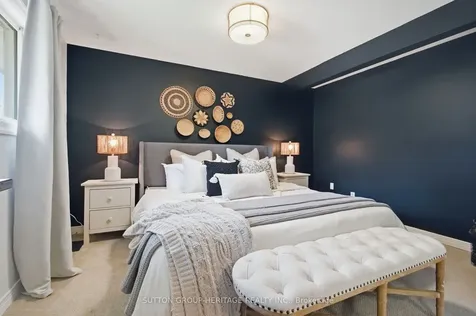 163 Keewatin Street S Oshawa ON L1H 6Z4