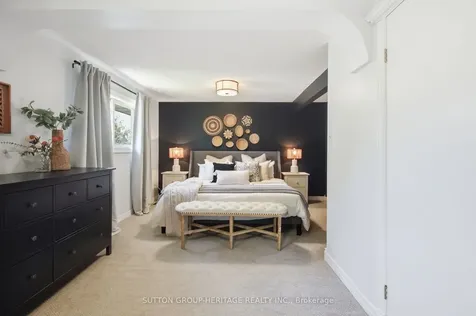 163 Keewatin Street S Oshawa ON L1H 6Z4